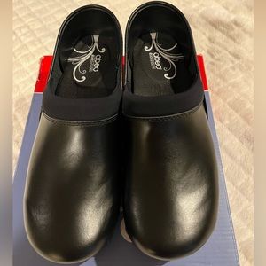 ABEO-Ellie-Neutral-Clogs-in-Black 8.5